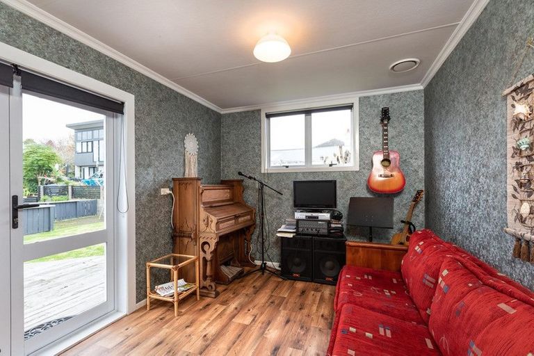 Photo of property in 7 Peace Avenue, Moturoa, New Plymouth, 4310