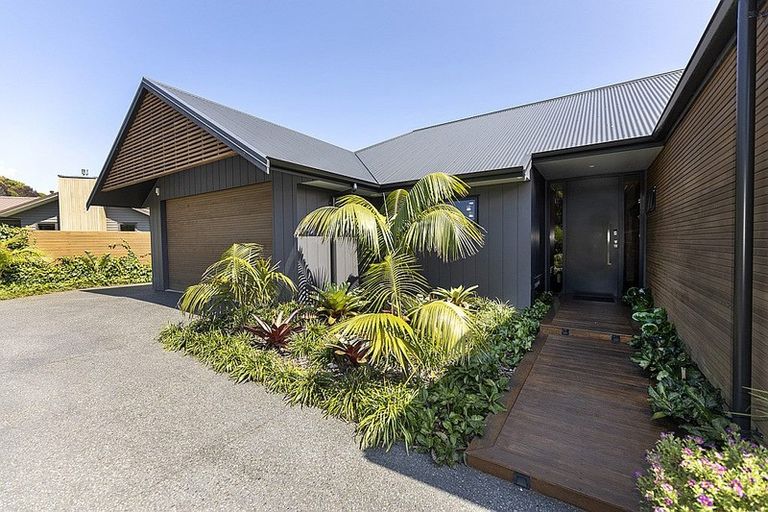 Photo of property in 10 Pike Place, Ferndale, New Plymouth, 4310