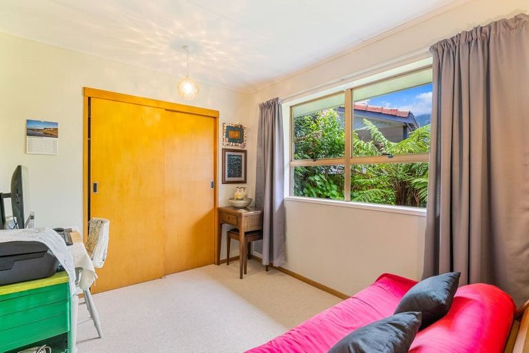 Photo of property in 20 Rewarewa Crescent, Waikanae, 5036