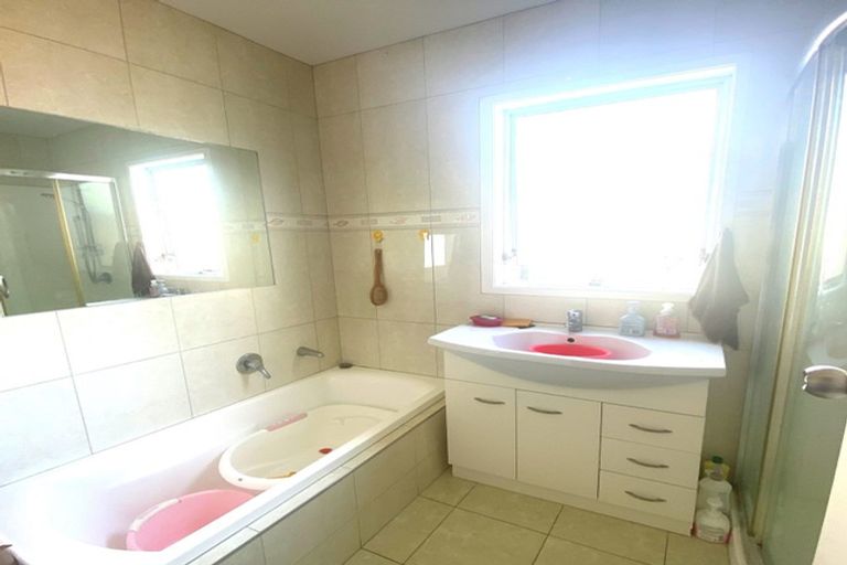 Photo of property in 2 Damson Place, Bucklands Beach, Auckland, 2012