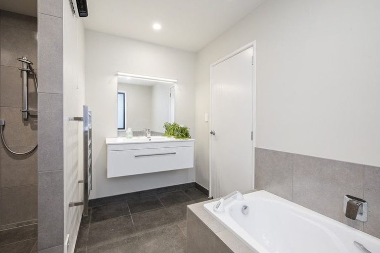 Photo of property in 8 Modello Lane, Waiuku, 2123