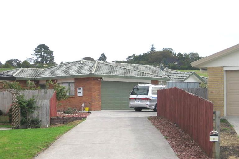 Photo of property in 17 Jeffery Reeve Crescent, Ranui, Auckland, 0612