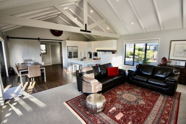 Photo of property in 18 Topping Place, Whitianga, 3510