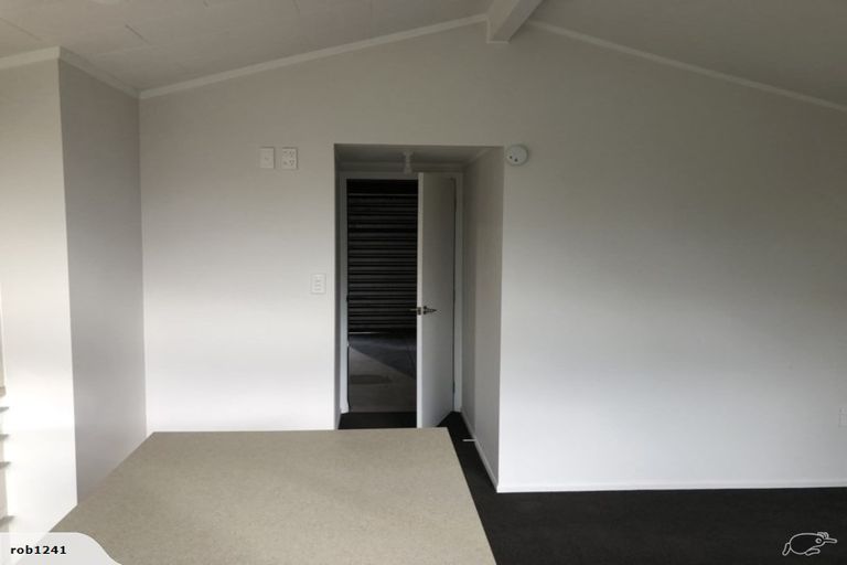 Photo of property in 8 Lynwood Place, Chedworth, Hamilton, 3210