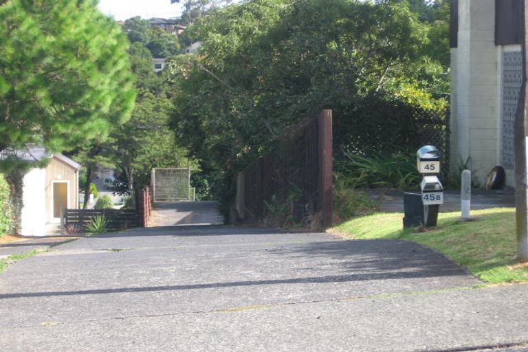 Photo of property in 1/45 Girrahween Drive, Totara Vale, Auckland, 0629
