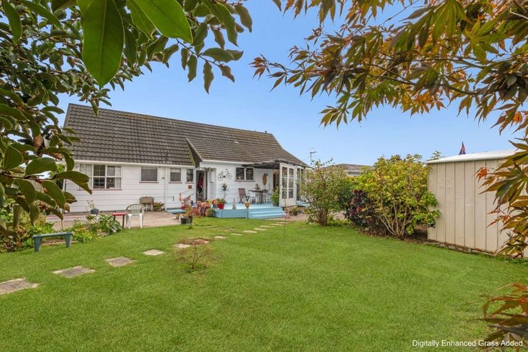 Photo of property in 35 Strathmore Avenue, Levin, 5510