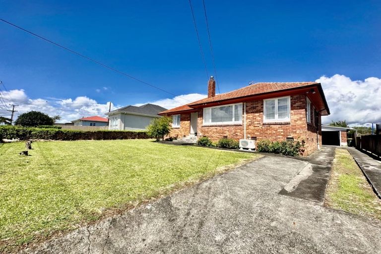 Photo of property in 15 Seddon Avenue, Papatoetoe, Auckland, 2104