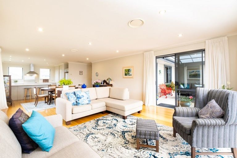 Photo of property in 8 Devine Close, Havelock North, 4130