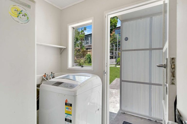 Photo of property in 10 Glucina Place, Glen Eden, Auckland, 0602