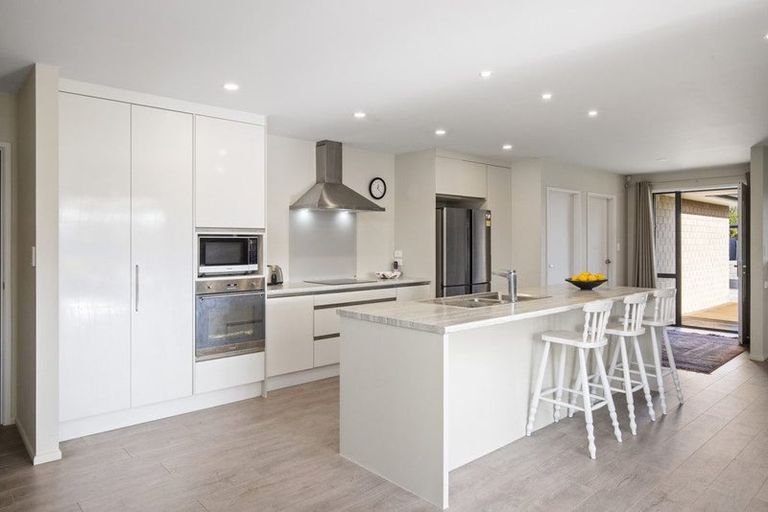 Photo of property in 8 Modello Lane, Waiuku, 2123