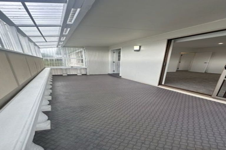 Photo of property in 1/166 Fisher Parade, Farm Cove, Auckland, 2012