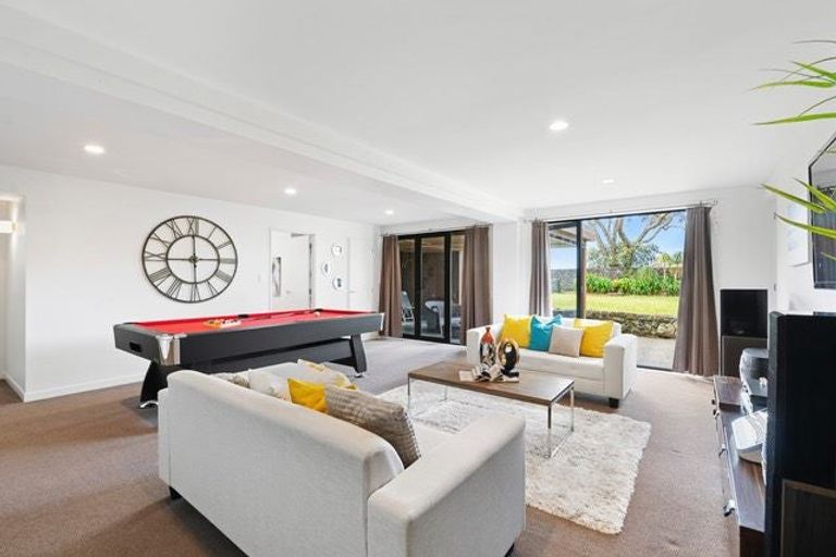 Photo of property in 37 Churchill Road, Murrays Bay, Auckland, 0630