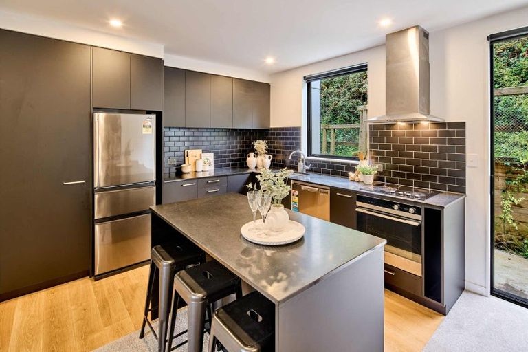 Photo of property in 21 Rua Kai Way, Brooklyn, Wellington, 6021