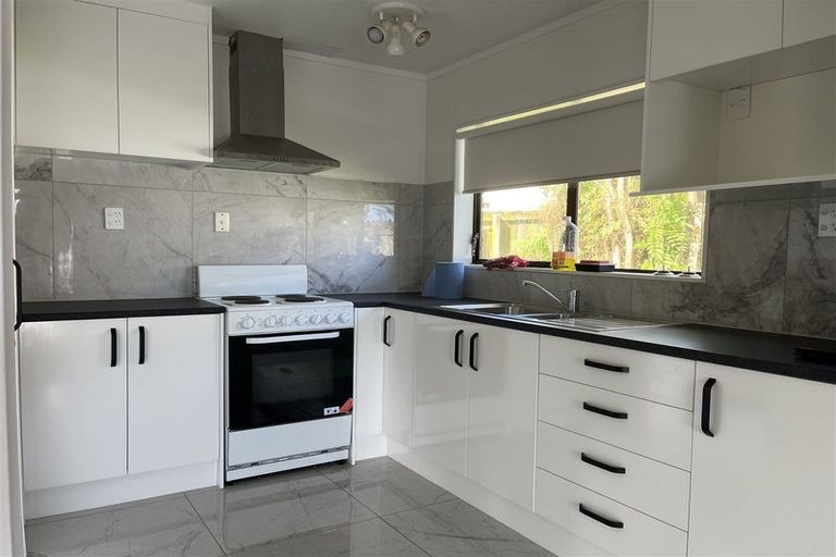 Photo of property in 2/69 Orams Road, Hillpark, Auckland, 2102