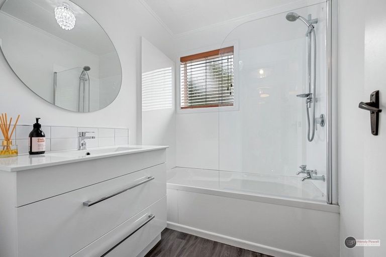 Photo of property in 208b Major Drive, Kelson, Lower Hutt, 5010