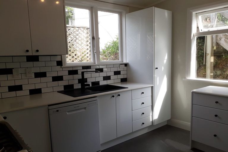 Photo of property in 3-5 Knoll Street, Island Bay, Wellington, 6023