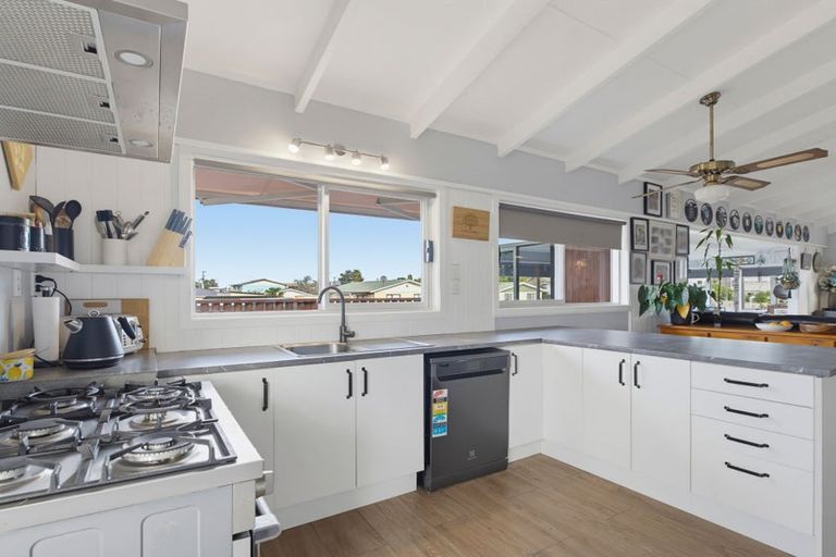 Photo of property in 201 Chartwell Avenue, Whangamata, 3620