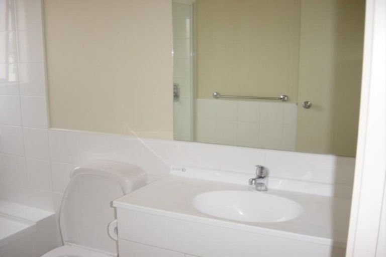 Photo of property in 55 Tiri Tiri Road, Birkdale, Auckland, 0626