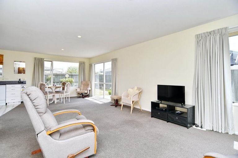 Photo of property in 1/6 Kohuhu Lane, Burwood, Christchurch, 8083