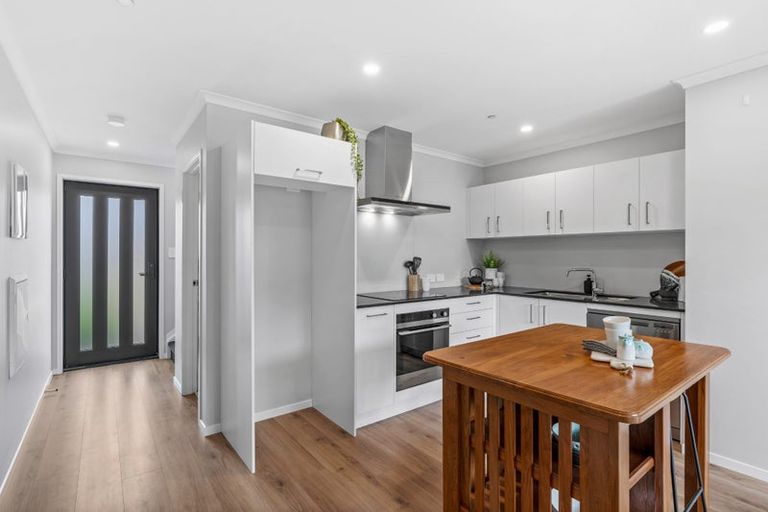 Photo of property in 6 Whakato Avenue, Kumeu, 0810