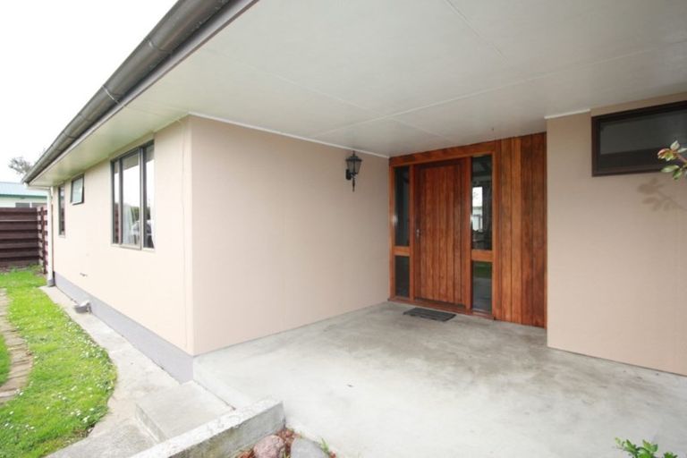 Photo of property in 6 Adams Place, Kelvin Grove, Palmerston North, 4414