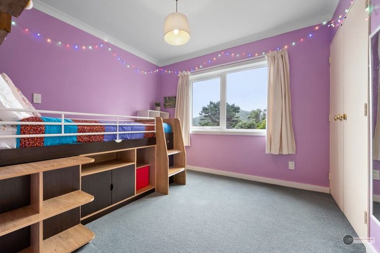 Photo of property in 5 Honeysuckle Grove, Maungaraki, Lower Hutt, 5010
