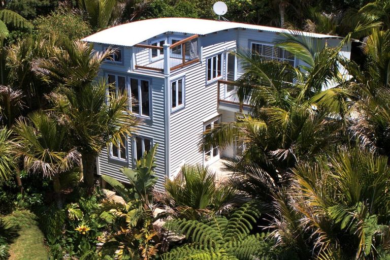 Photo of property in 17 Rayner Road, Piha, New Lynn, 0772