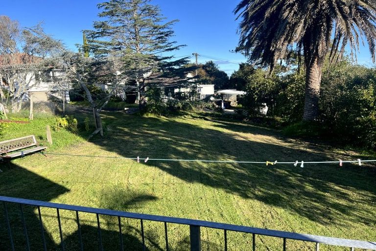 Photo of property in 1/3 Exmouth Road, Northcote, Auckland, 0627