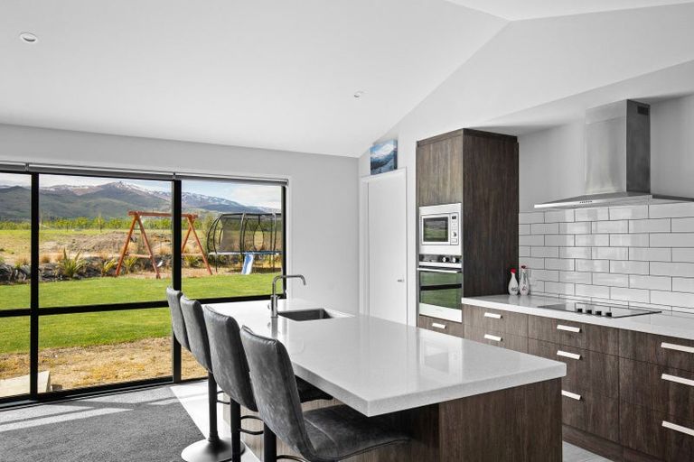 Photo of property in 27 Lapins Way, Waikerikeri, Alexandra, 9391