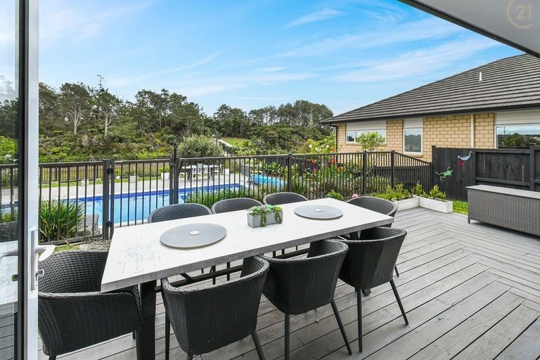 Photo of property in 3 Acqua Place, Karaka, Papakura, 2113