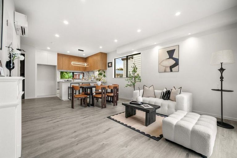 Photo of property in 21c Hillcrest Avenue, Hillcrest, Auckland, 0627