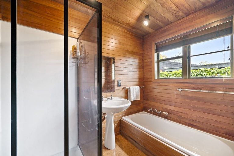 Photo of property in Lowry Cottage, 425 Fergusson Drive, Heretaunga, Upper Hutt, 5018