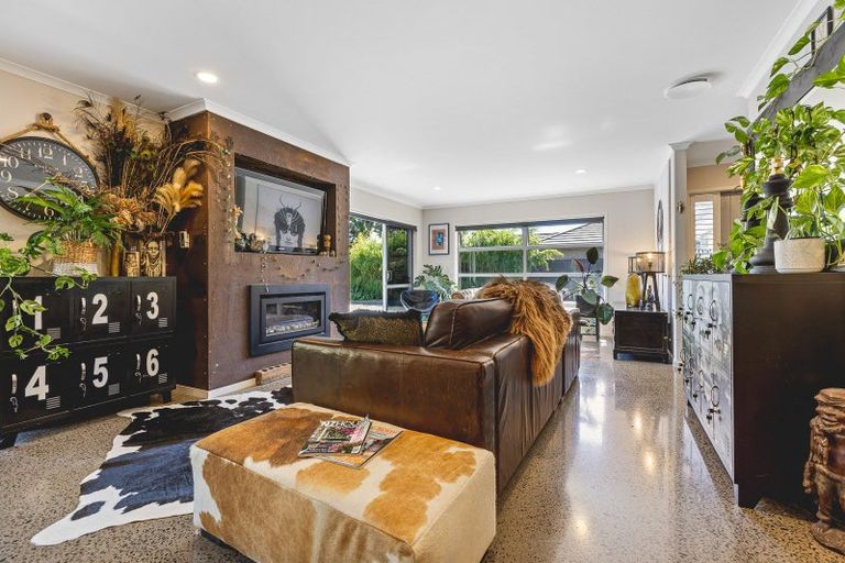 Photo of property in 10 Cooke Farm Grove, Waiwhakaiho, New Plymouth, 4312