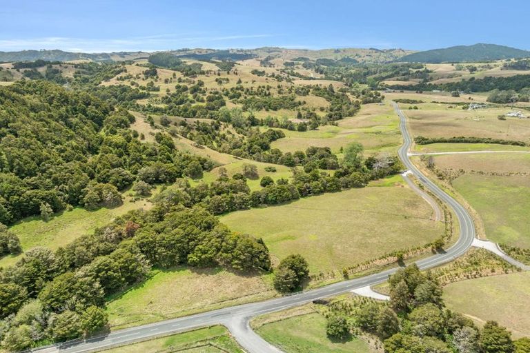 Photo of property in 645 West Coast Road, Oratia, Warkworth, 0604