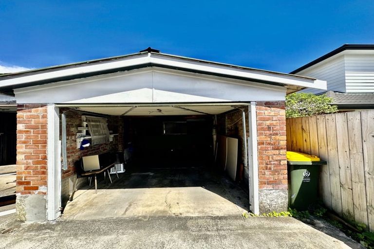 Photo of property in 15 Seddon Avenue, Papatoetoe, Auckland, 2104