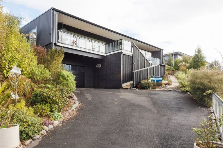 Photo of property in 121 Cashmere Drive, Fitzherbert, Palmerston North, 4410
