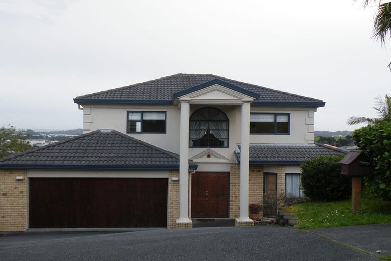 Photo of property in 6 Cricklade Terrace, Windsor Park, Auckland, 0632
