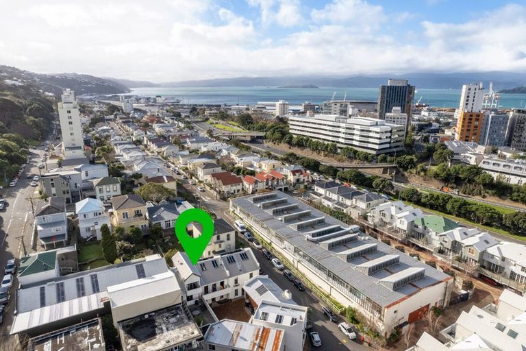 Photo of property in 2/12 Little George Street, Thorndon, Wellington, 6011