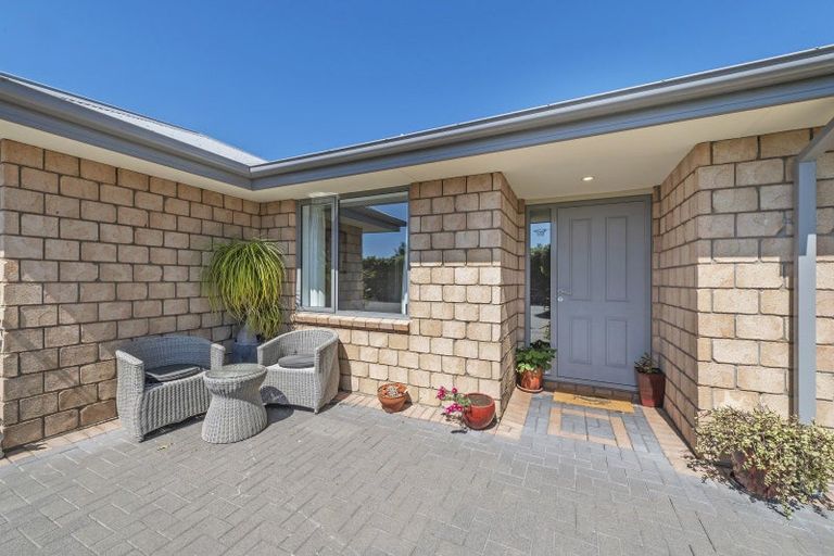 Photo of property in 18 Stanwood Grove, Darfield, 7510