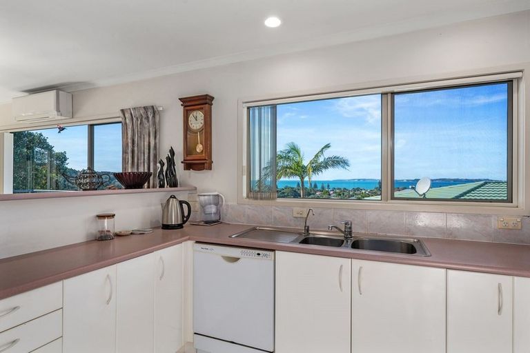 Photo of property in 2/18 Ngahere Views, Orewa, 0931