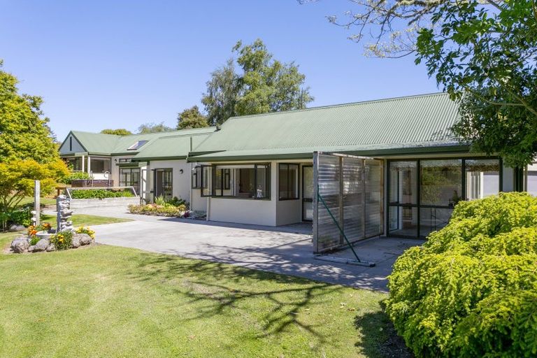 Photo of property in 71 Gillespie Place, Acacia Bay, Taupo, 3385