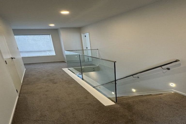 Photo of property in 27c Sunnyside Road, Sunnyvale, Auckland, 0612