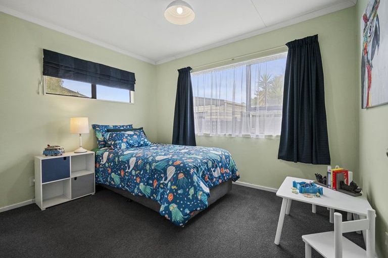 Photo of property in 3 Gladys Place, Kelvin Grove, Palmerston North, 4414