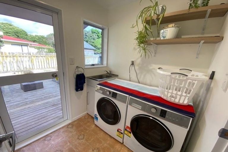 Photo of property in 96 Queens Road, Waikanae Beach, Waikanae, 5036