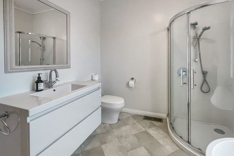 Photo of property in 25 Chamberlain Road, Karori, Wellington, 6012