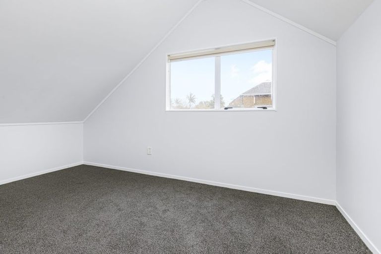 Photo of property in 2/41 Uxbridge Road, Mellons Bay, Auckland, 2014
