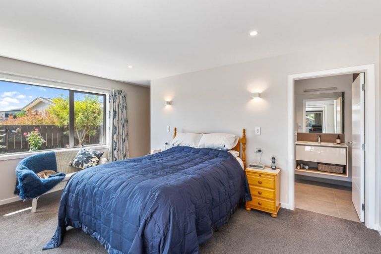 Photo of property in 24 Barry Curtis Place, Levin, 5510