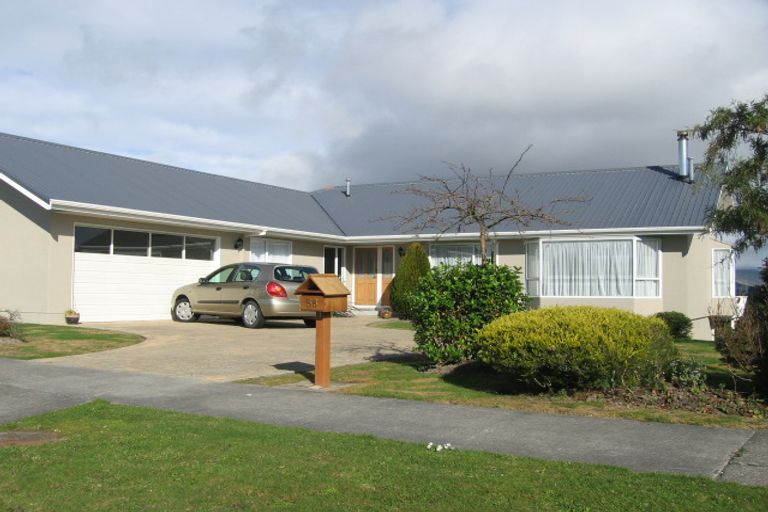 Photo of property in 56 Pacific Drive, Fitzherbert, Palmerston North, 4410