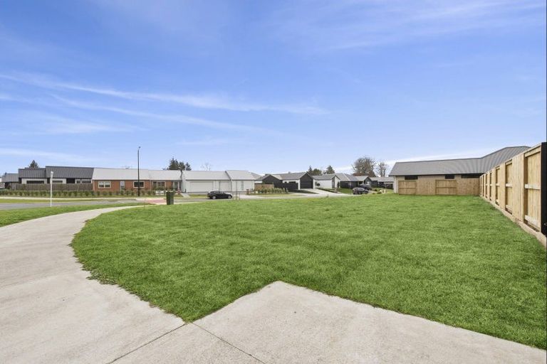 Photo of property in 13 Silverwood Lane, Leamington, Cambridge, 3495