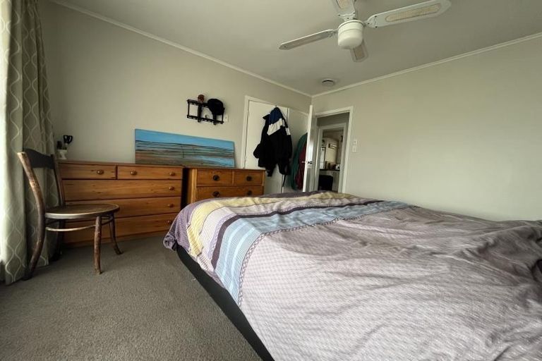 Photo of property in 1 Gaede Terrace, Sunnyvale, Auckland, 0612